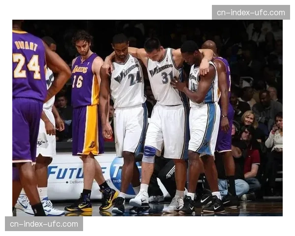 NBA关怀行动组织球星前往当地社区中心与儿童互动 NBA关怀行动组织球星前往当地社区中心与儿童互动